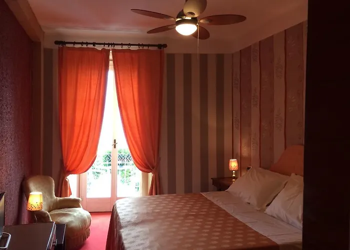 Sempione מלון 2*